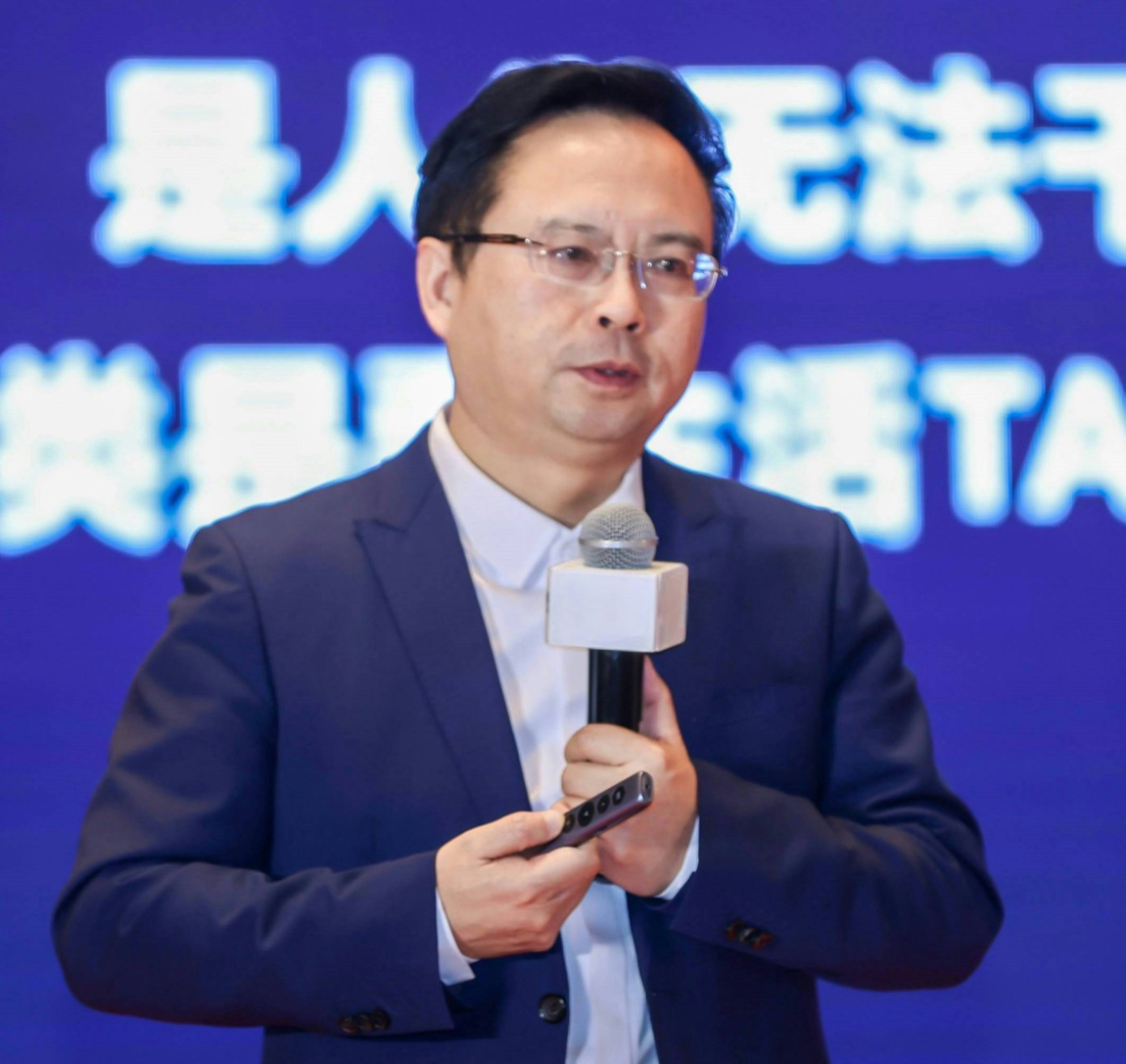 傳神語聯(lián)董事長何恩培_副本.jpg
