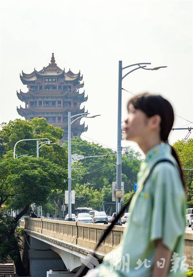 機(jī)位3-黃鶴樓西門(mén)前長(zhǎng)江大橋引橋司門(mén)口天橋上方.jpg